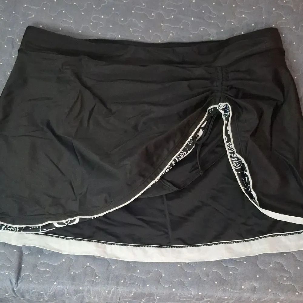 Keasuzy Black Women’s swim Skirt with Contrast Trim size 2XL